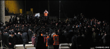Mumbai Terror Victims Laid to Rest in Israel as Jewish Nation Mourns